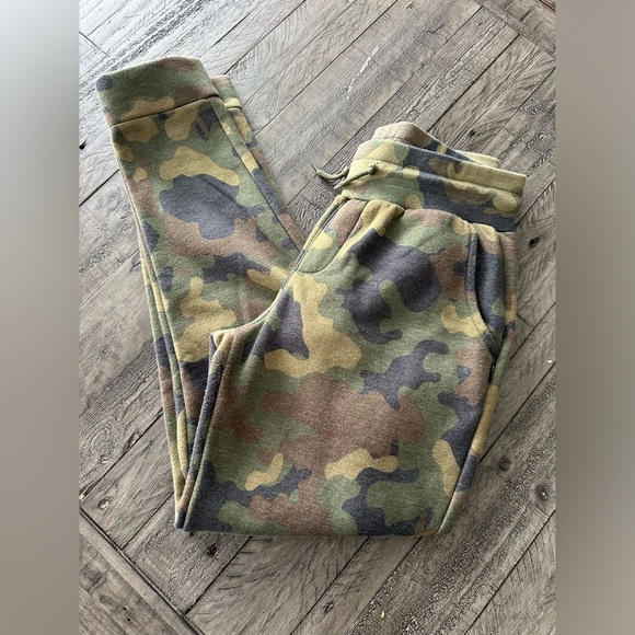 🛍️ $5 SALE - Ripzone Camo Fleece Joggers, size small. - Picture 1 of 6
